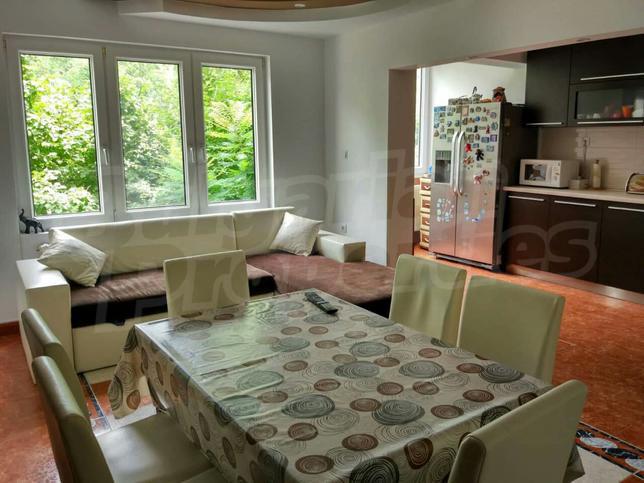 Spacious apartment in a brick building with good location Spacious apartment in a brick building with good location