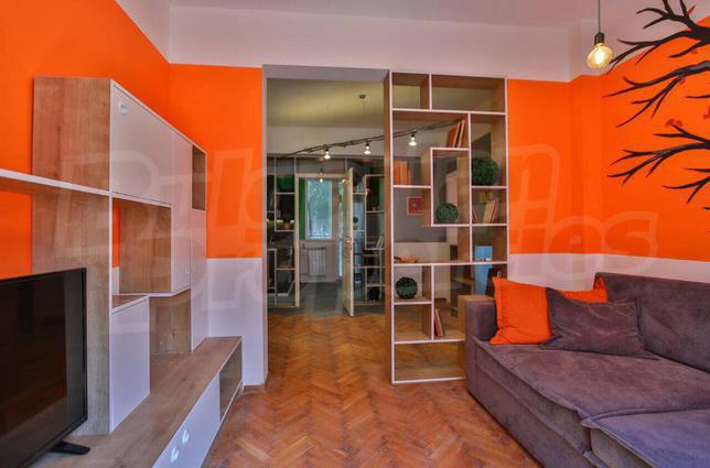 Spacious property in a brick building with excellent location Spacious property in a brick building with excellent location