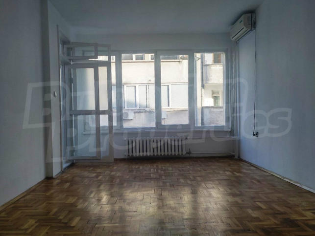 Apartment near 2 metro stations, pedestrian access to the center Apartment near 2 metro stations, pedestrian access to the center