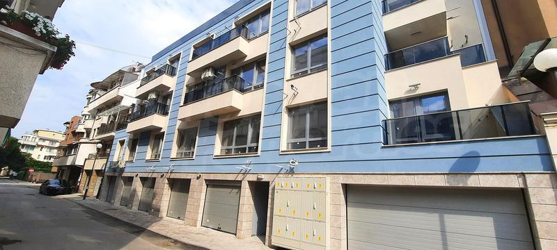 1- and 2-bedroom spacious homes in greenery within walking distance to urban amenities 1- and 2-bedroom spacious homes in greenery within walking distance to urban amenities