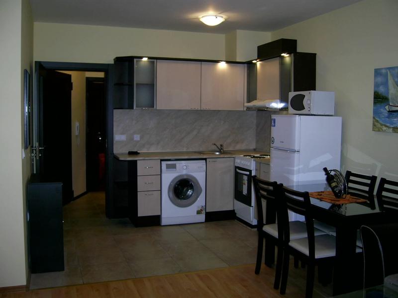 Luxuriously furnished south-facing apartment in the sea capital Luxuriously furnished south-facing apartment in the sea capital