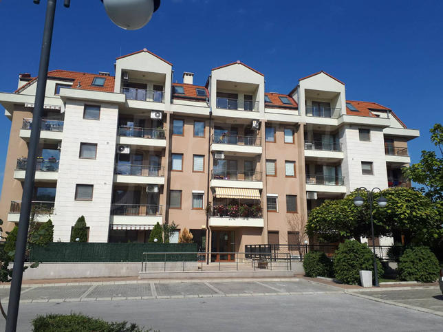 Furnished high-rise apartment with preferred location Furnished high-rise apartment with preferred location