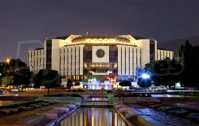 Spacious apartment in the top center of the capital
Spacious apartment in the top center of the capital