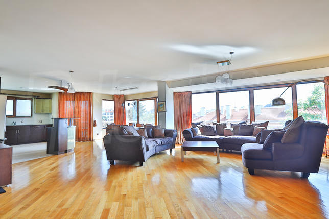 Excellent property near school, public transport stop with convenient access to James Boucher Subway Station Excellent property near school, public transport stop with convenient access to James Boucher Subway Station