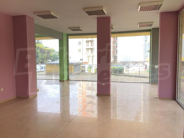 Fully finished commercial space with large window display and excellent visibility Fully finished commercial space with large window display and excellent visibility