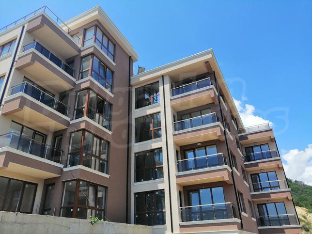 Studios, one- and two-bedroom apartments with free parking in Vinitsa district
Studios, one- and two-bedroom apartments with free parking in Vinitsa district