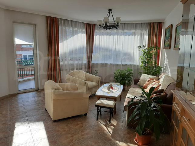 Apartment with quiet but communicative location with quick access to Bulgaria Blvd.
Apartment with quiet but communicative location with quick access to Bulgaria Blvd.