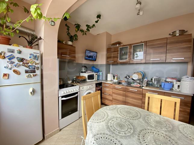 Renovated apartment with excellent location near school and park Renovated apartment with excellent location near school and park