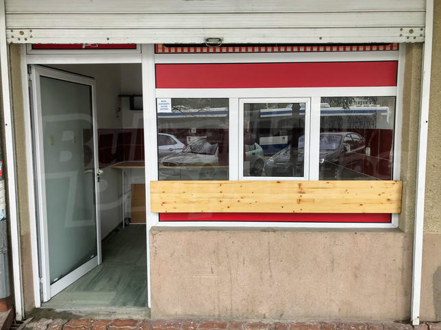 Compact business property suitable for bakery with equipment, next to bus stop Compact business property suitable for bakery with equipment, next to bus stop