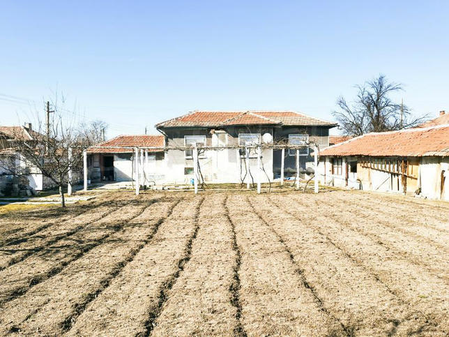 Rural property and outbuilding in good condition Rural property and outbuilding in good condition