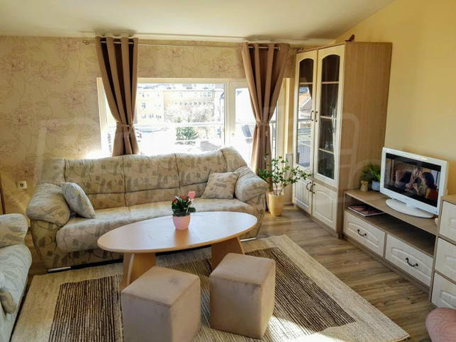 Panoramic south-facing apartment with beautiful city and mountain views Panoramic south-facing apartment with beautiful city and mountain views